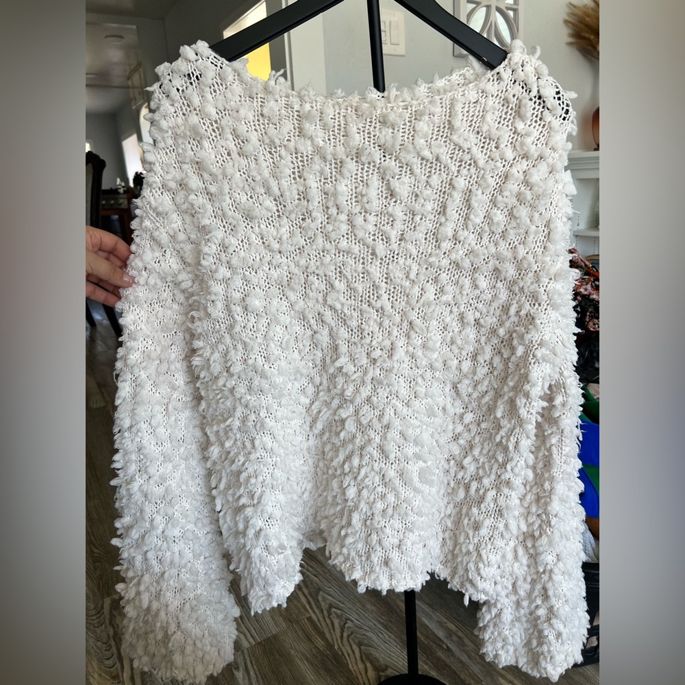 Chic White Women's Textured sweater